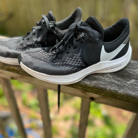 Nike Shoes - Nike zoom